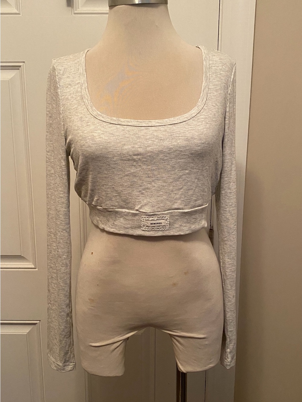 Light Gray Long Sleeve Cropped Scoop Top